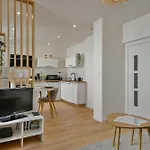 Superb - Cozy 10 Min From Downtown Apartment *